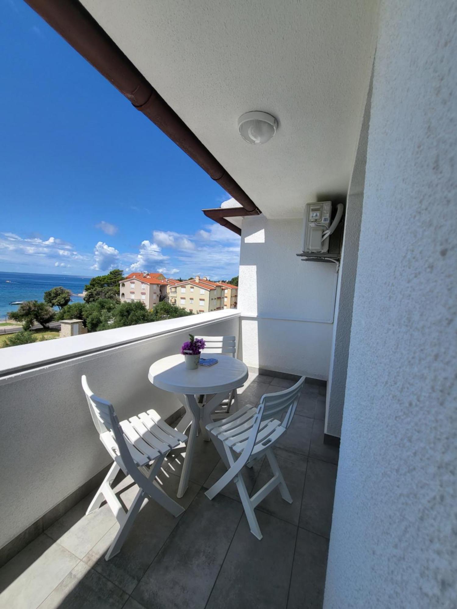 Apartments & Rooms Fam Ribaric Banjol Bagian luar foto