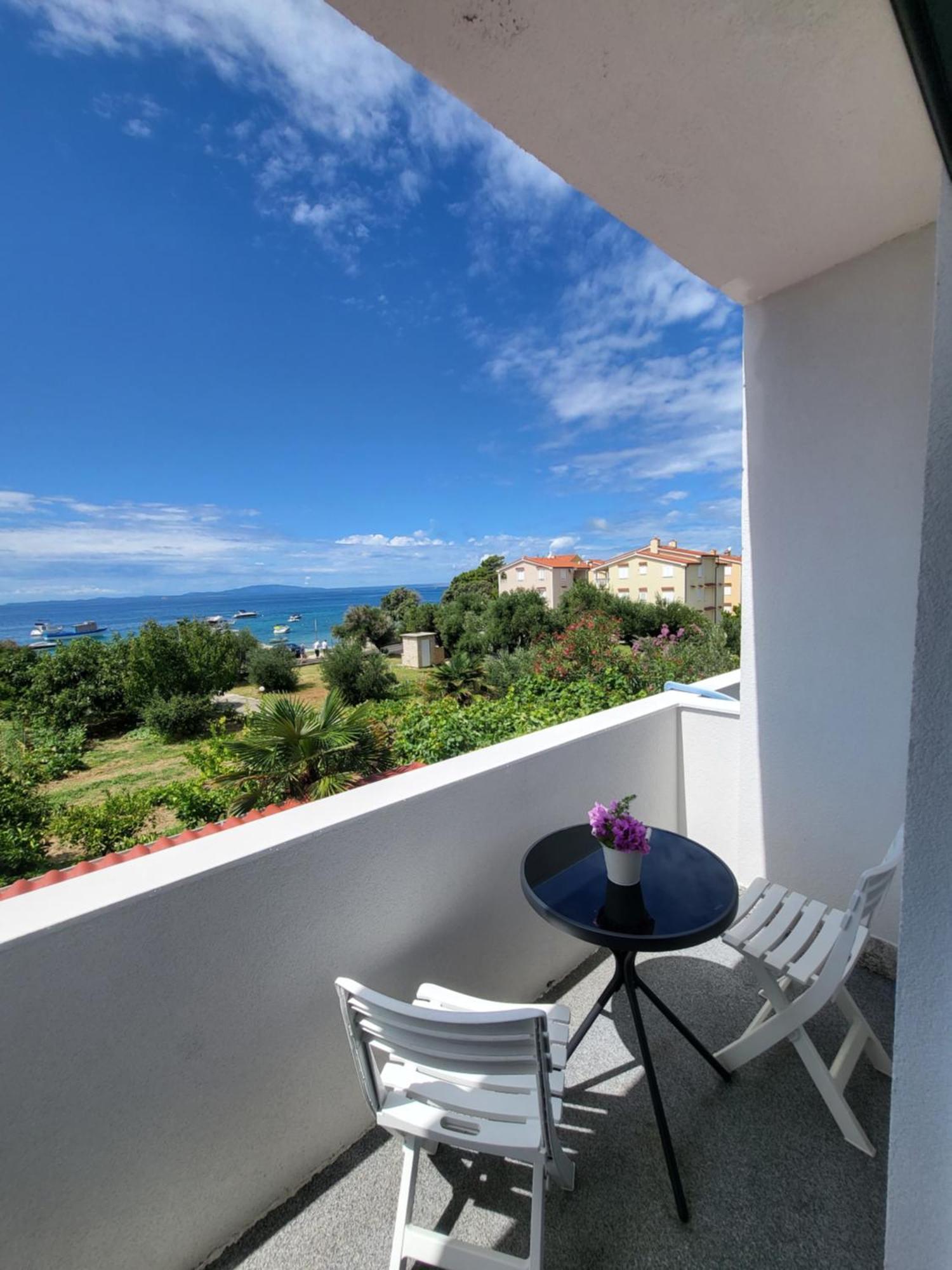 Apartments & Rooms Fam Ribaric Banjol Bagian luar foto
