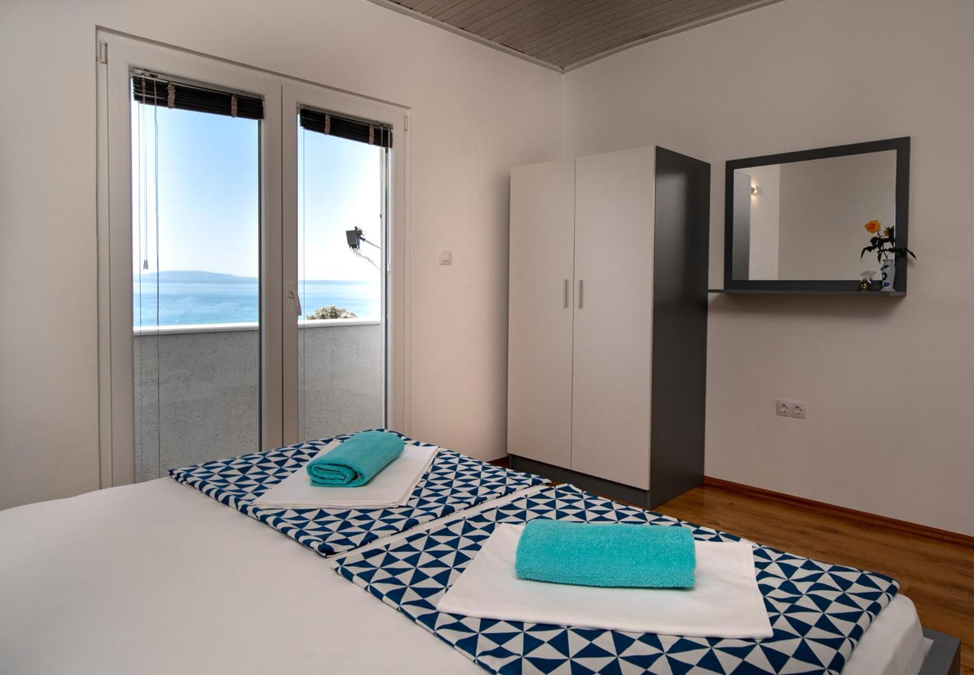 Apartments & Rooms Fam Ribaric Banjol Bagian luar foto