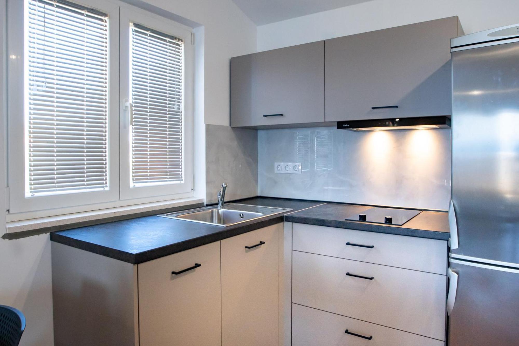 Apartments & Rooms Fam Ribaric Banjol Bagian luar foto