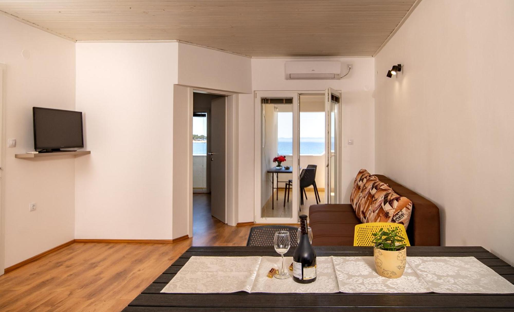 Apartments & Rooms Fam Ribaric Banjol Bagian luar foto