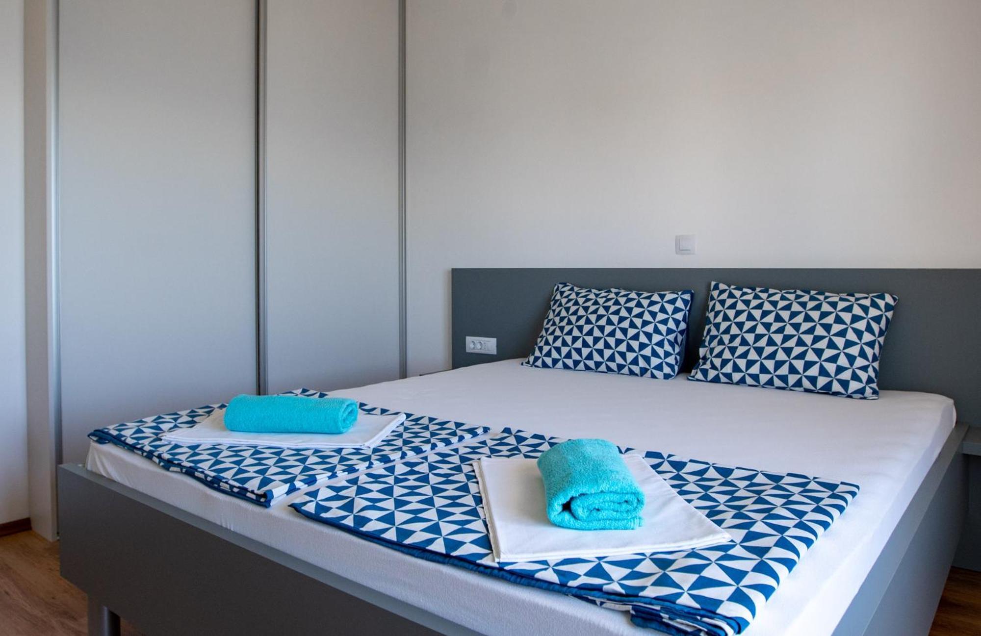 Apartments & Rooms Fam Ribaric Banjol Bagian luar foto