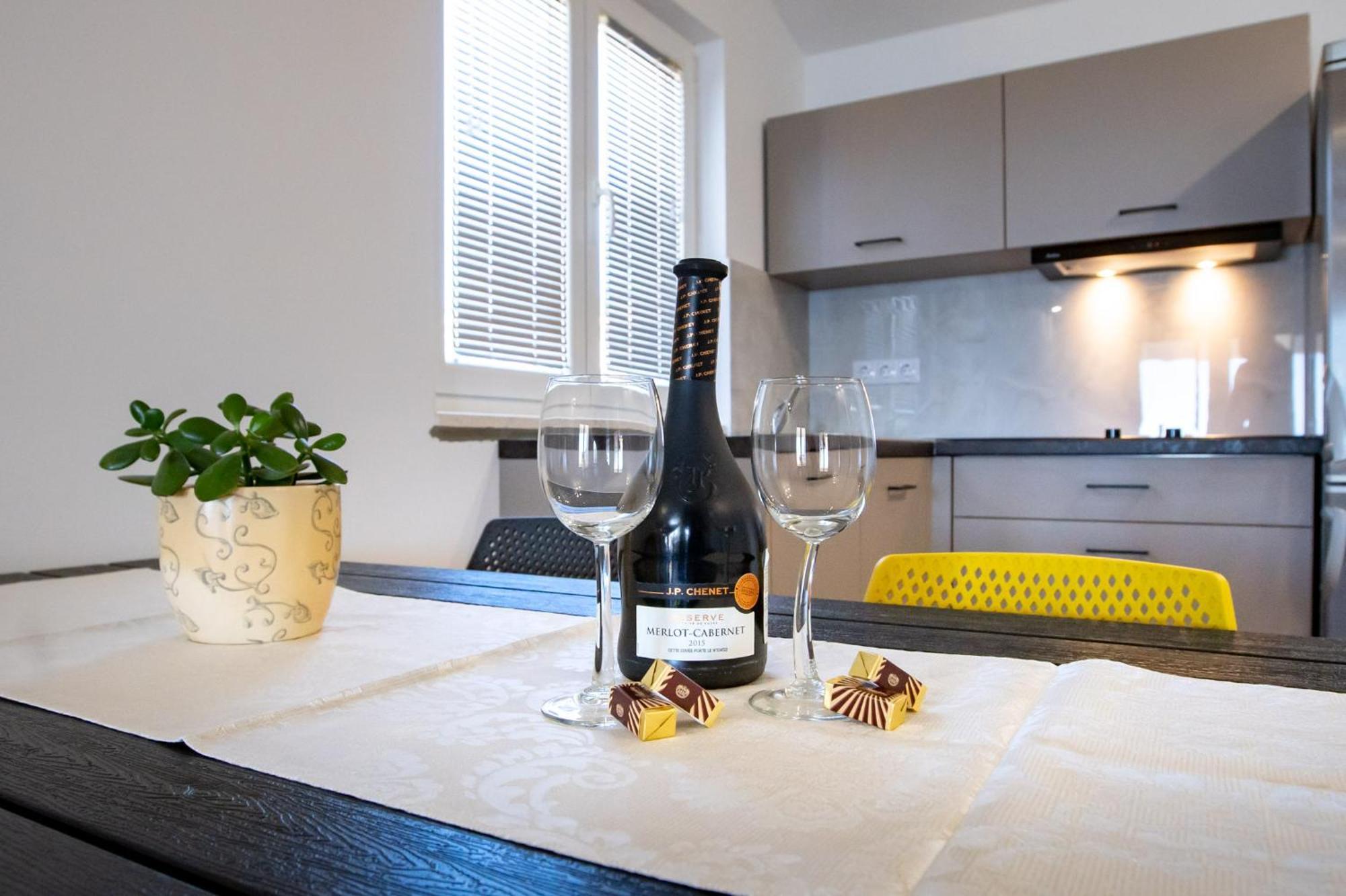 Apartments & Rooms Fam Ribaric Banjol Bagian luar foto