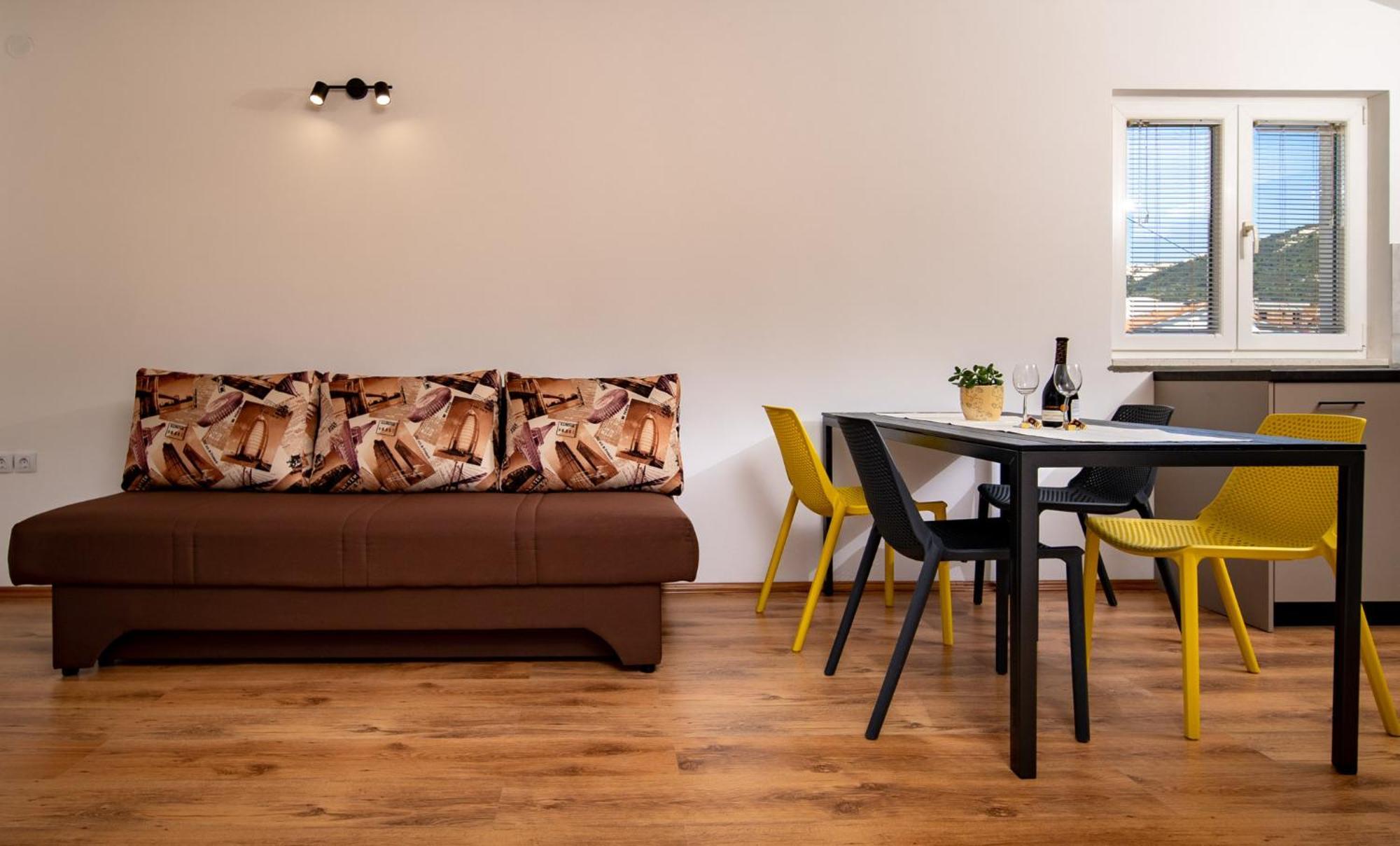 Apartments & Rooms Fam Ribaric Banjol Bagian luar foto