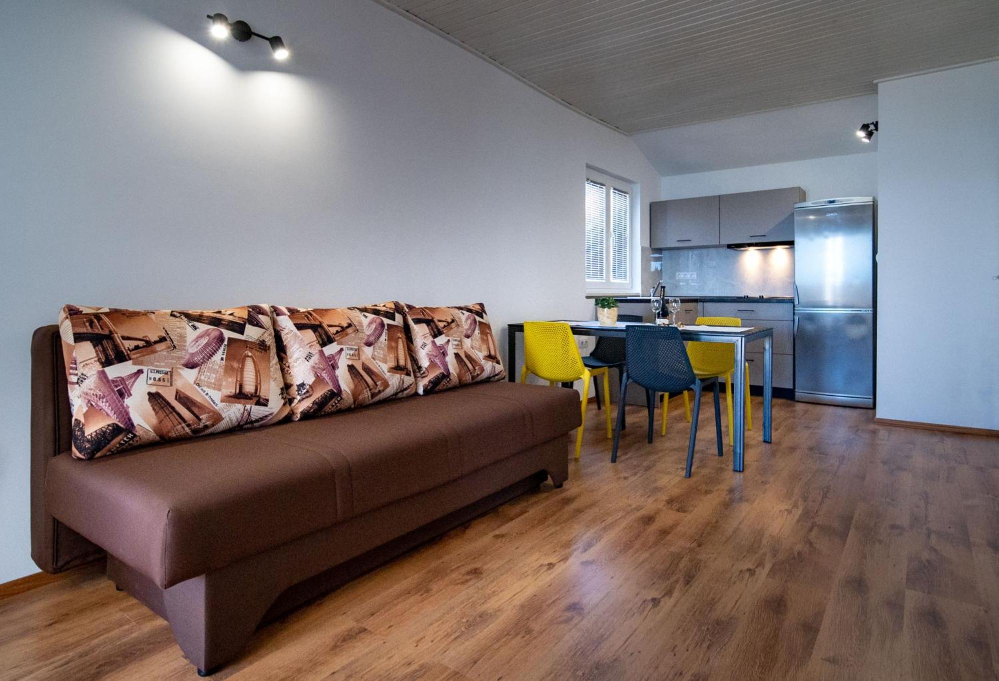 Apartments & Rooms Fam Ribaric Banjol Bagian luar foto