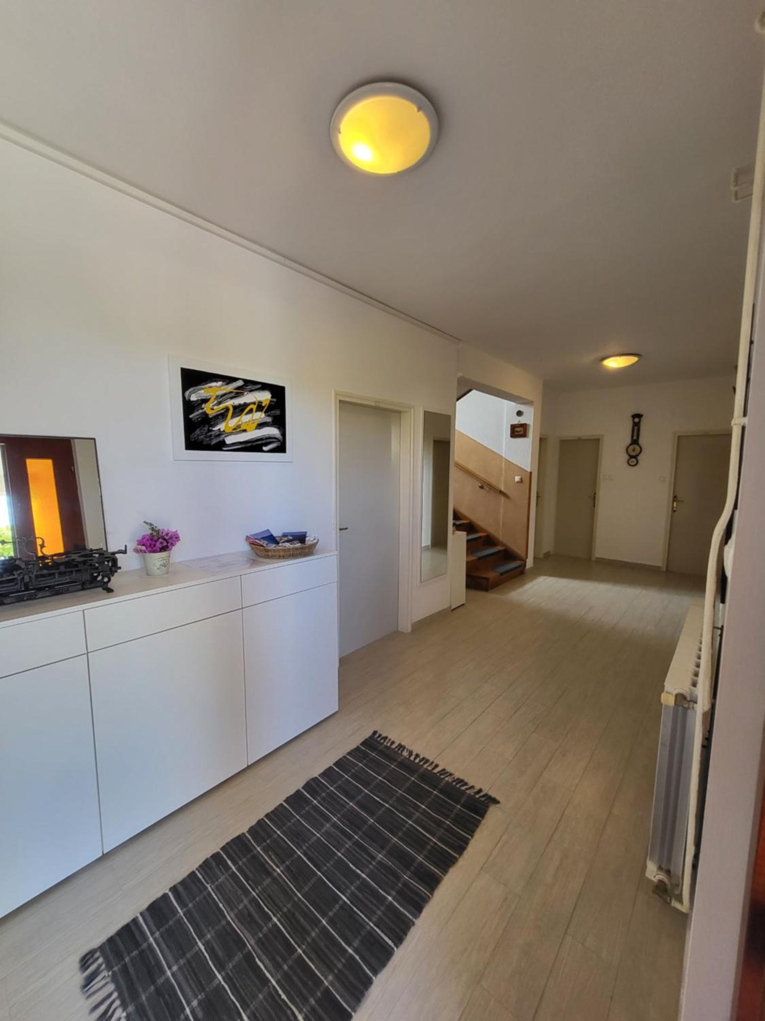 Apartments & Rooms Fam Ribaric Banjol Bagian luar foto