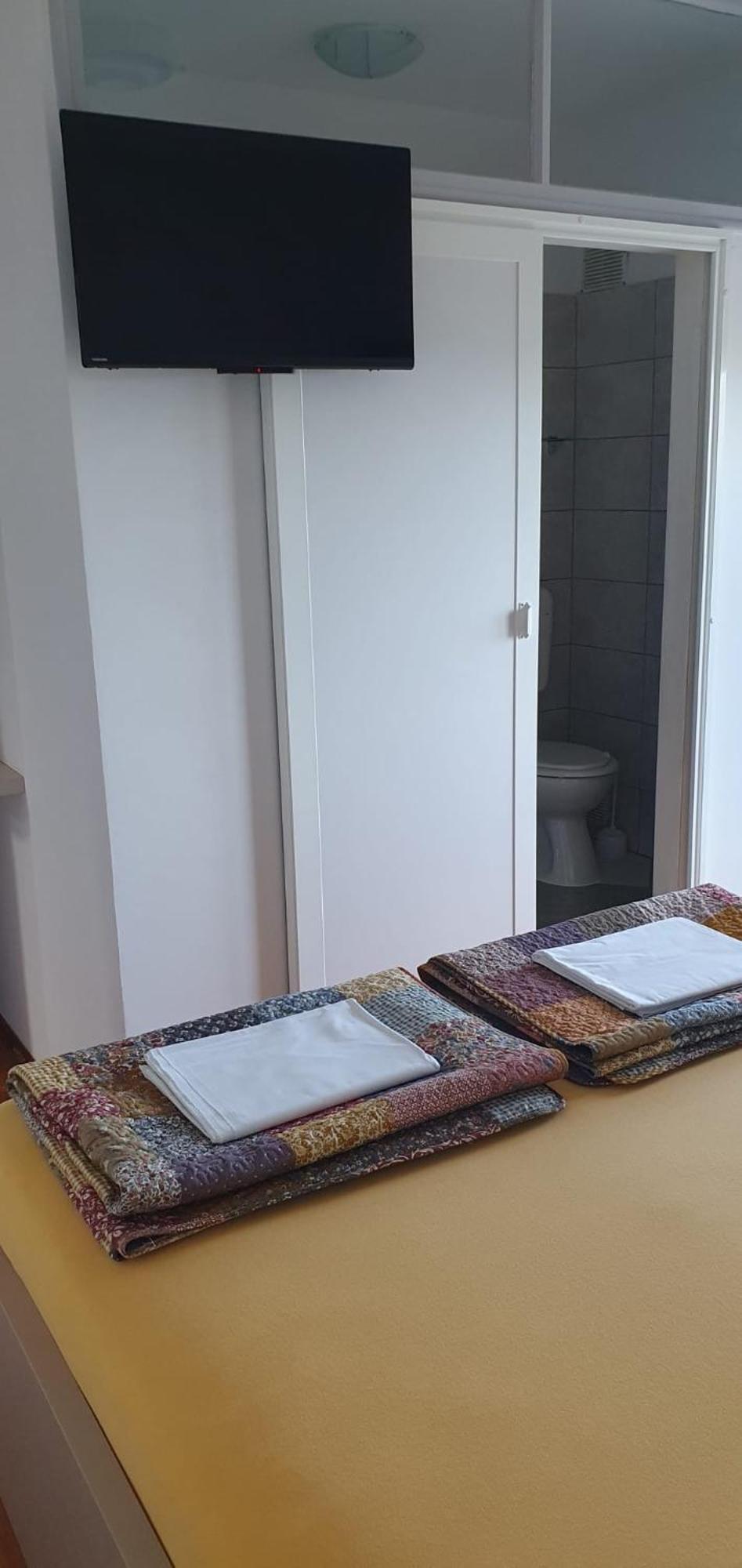 Apartments & Rooms Fam Ribaric Banjol Ruang foto