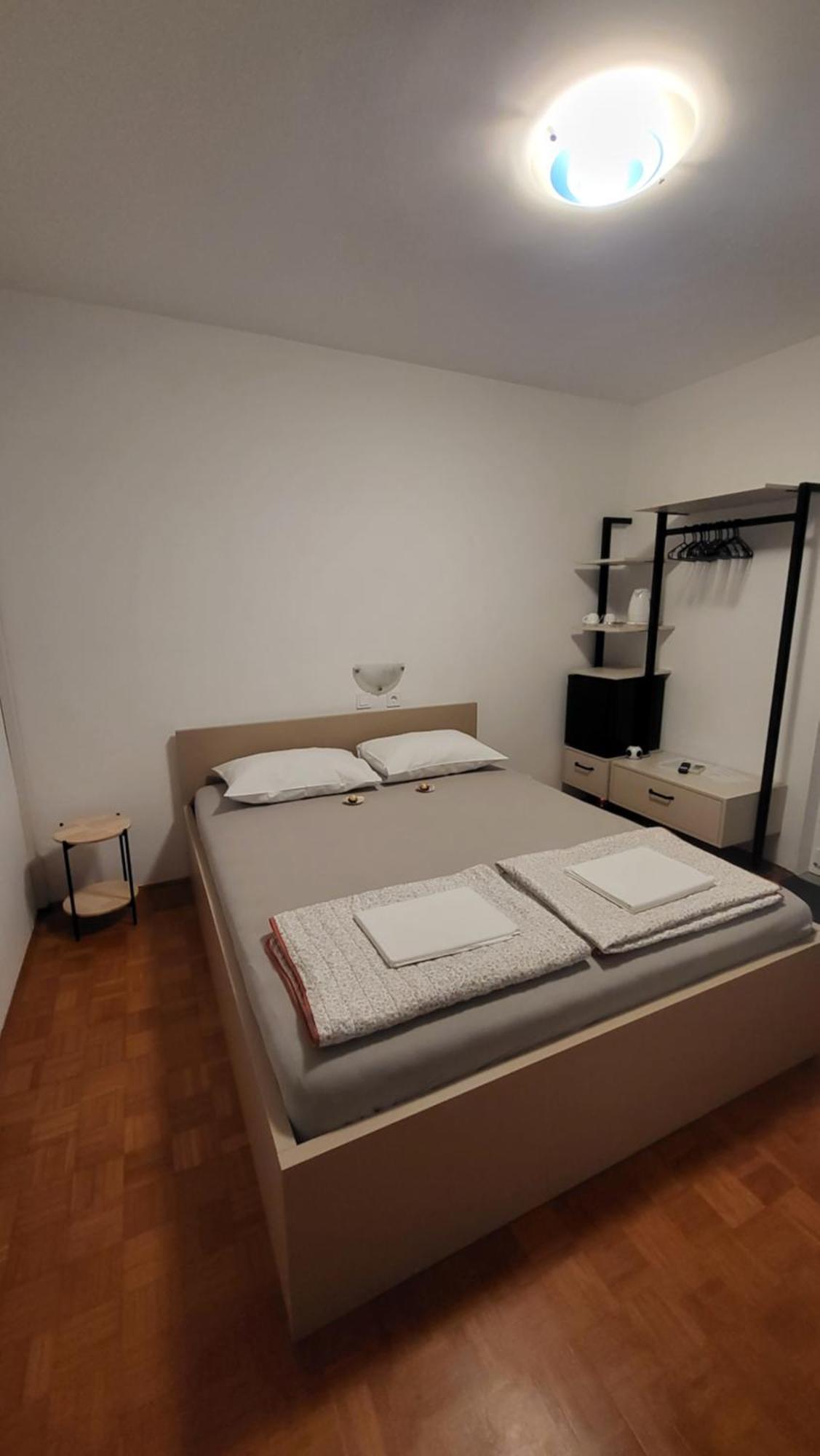 Apartments & Rooms Fam Ribaric Banjol Ruang foto