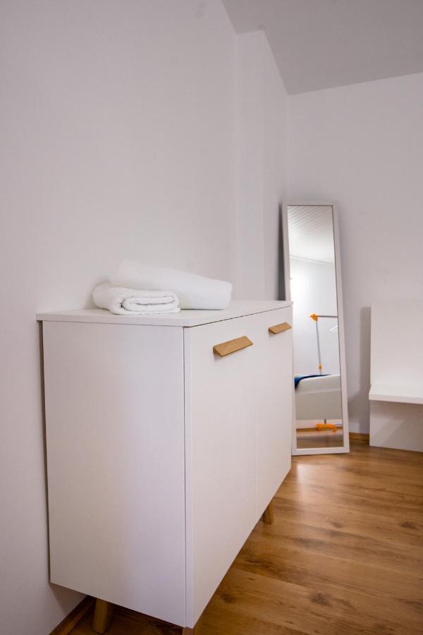 Apartments & Rooms Fam Ribaric Banjol Bagian luar foto