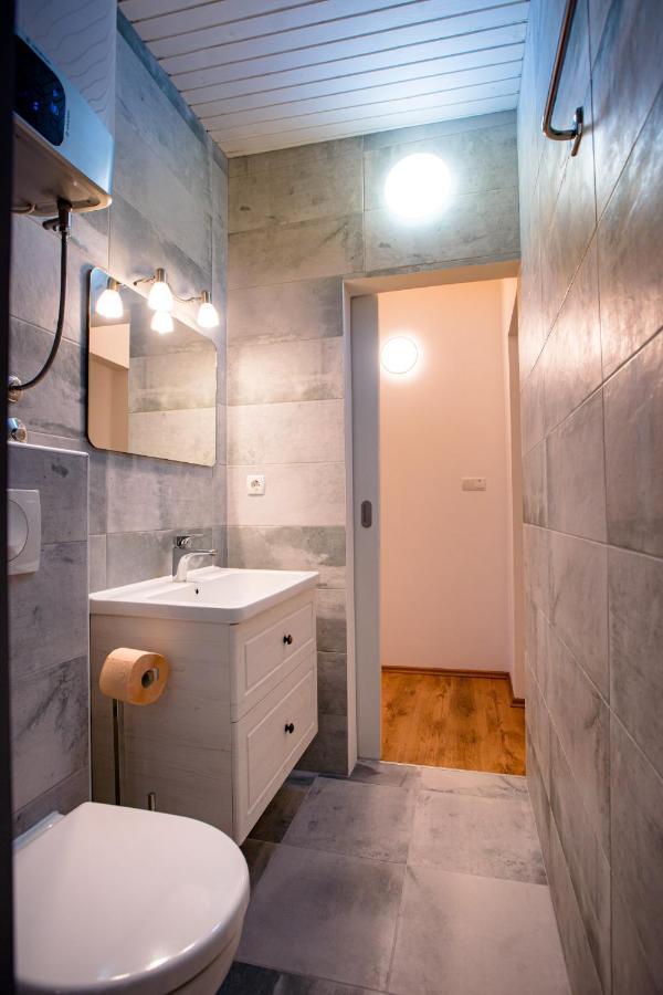 Apartments & Rooms Fam Ribaric Banjol Bagian luar foto